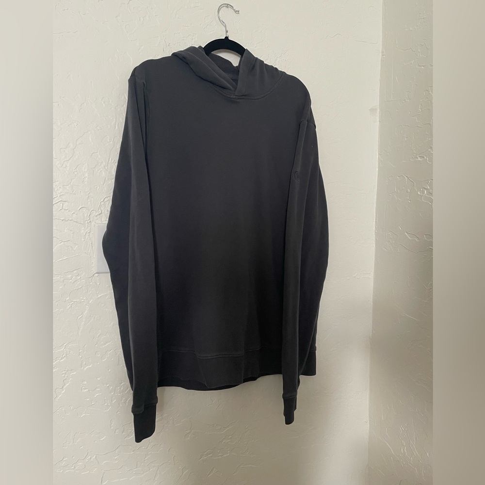 Men’s Vuori charcoal XL hoodie. EUC.